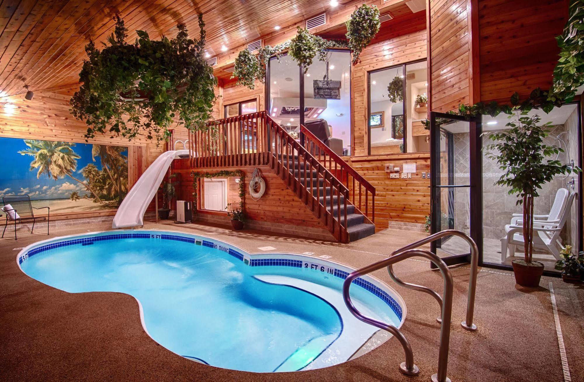 Sybaris Pool Suites - Индианаполис Экстерьер фото